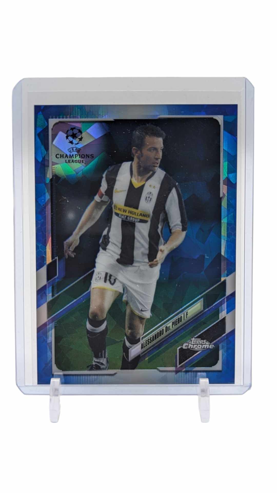 2021 Topps Chrome UEFA Champions League Blue Sapphire fotballkort med Alessandro Del Piero, den legendariske italienske spilleren, i et blått safirdesign.